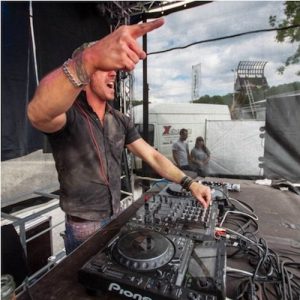 DJ MDeluxe von Edel & Deluxe - Deluxe Holi Festival Saison 2016 Mix